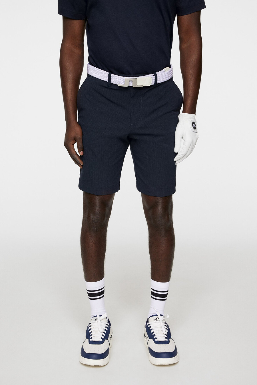 short de golf moulant et ventilé