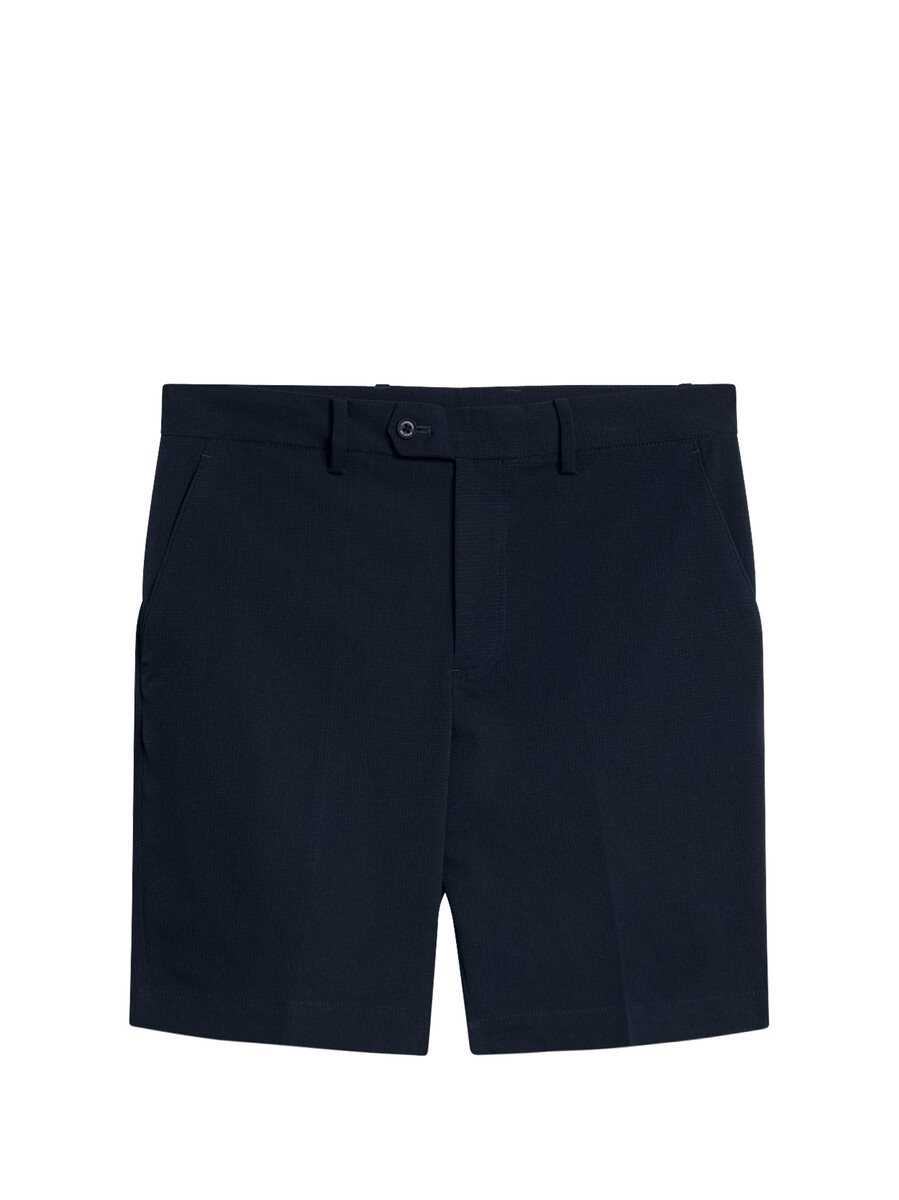 short de golf moulant et ventilé