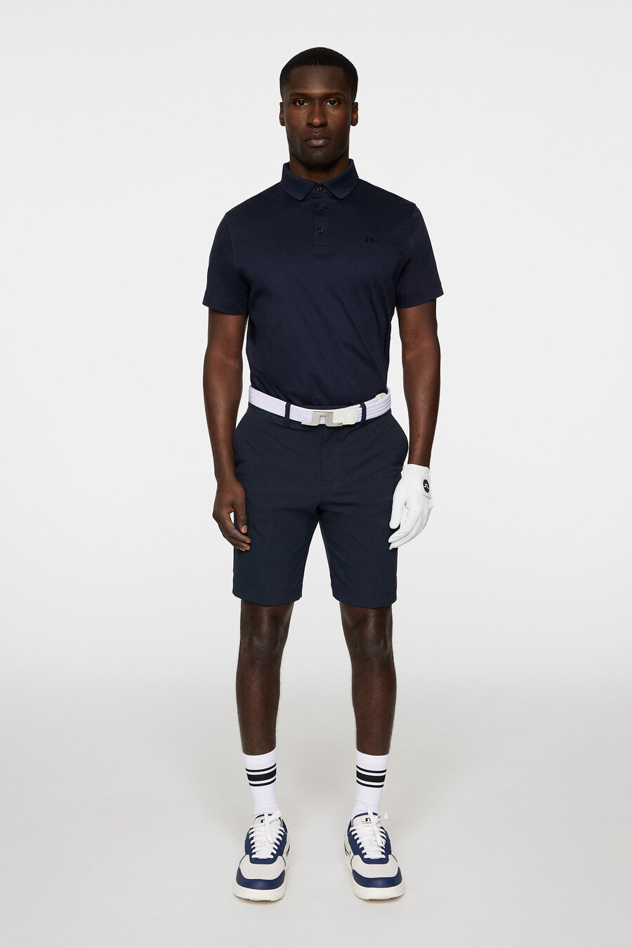 short de golf moulant et ventilé