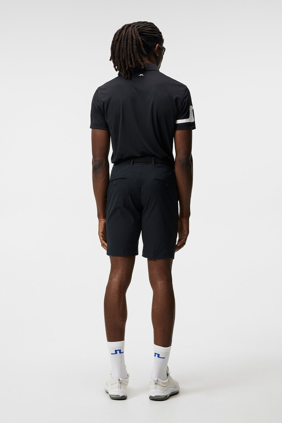 short de golf moulant et ventilé