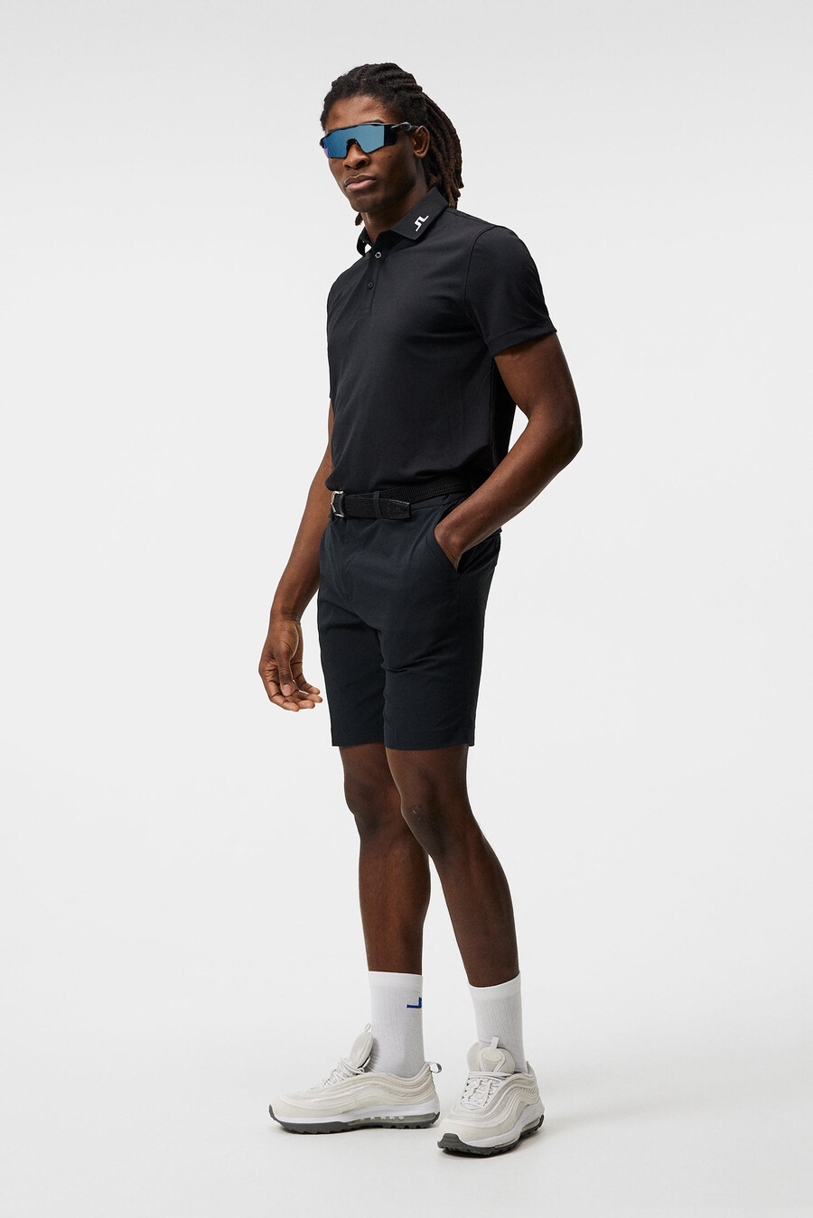 short de golf moulant et ventilé